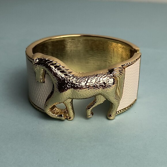 WESTERN GLAM  Y2k Mustang Horse Hinged Cuff Bangle Clamper Bracelet White… - Picture 4 of 9